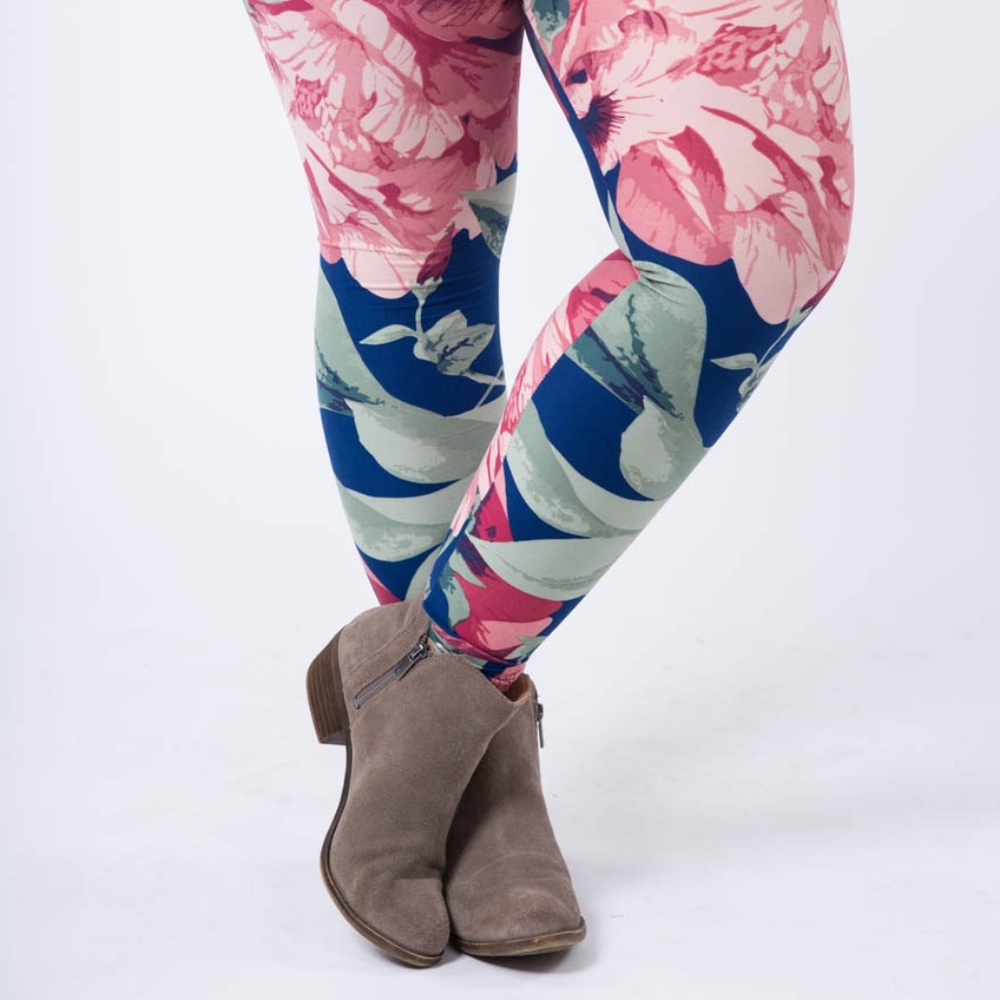 NWT  Agnes & Dora Gestures of Love Leggings   S/M